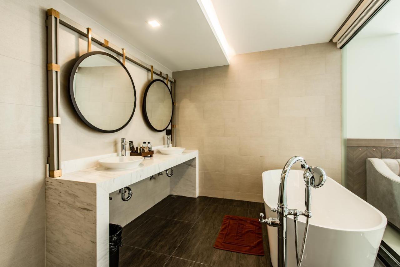 Blackwoods Hotel Pattaya - Sha Extra Plus Exterior photo Bathroom
