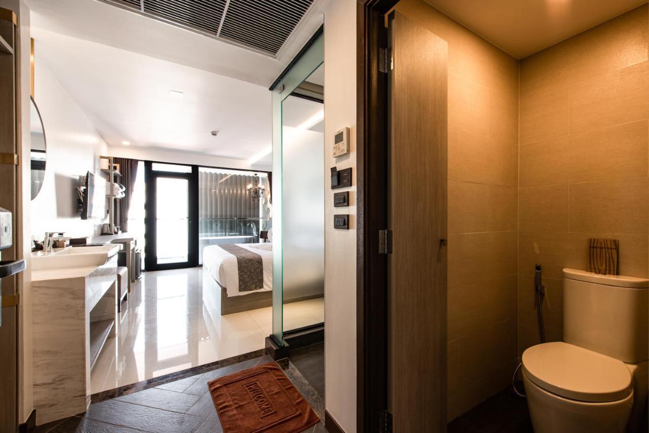 Blackwoods Hotel Pattaya - Sha Extra Plus Exterior photo Bathroom