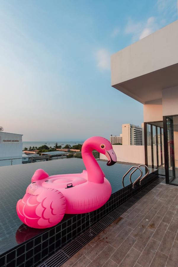 Blackwoods Hotel Pattaya - Sha Extra Plus Exterior photo A pink flamingo float