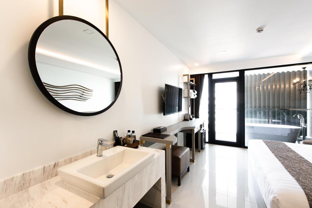 Blackwoods Hotel Pattaya - Sha Extra Plus Exterior photo Deluxe Room