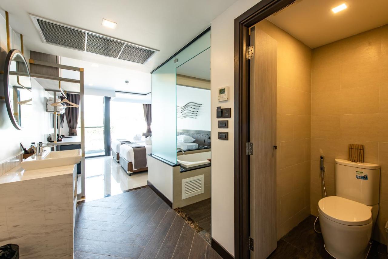 Blackwoods Hotel Pattaya - Sha Extra Plus Exterior photo Bathroom