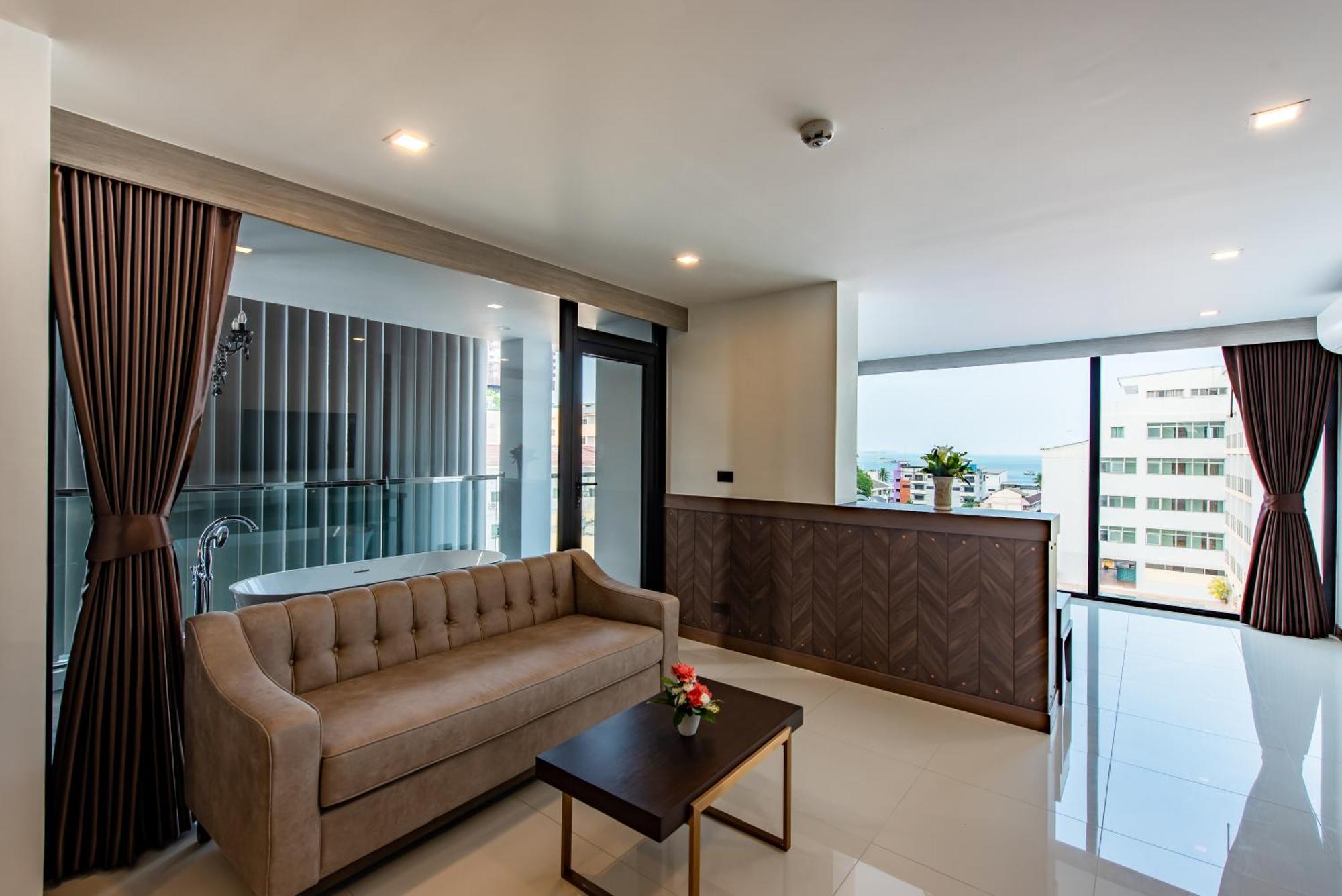 Blackwoods Hotel Pattaya - Sha Extra Plus Exterior photo A living room in a condominium