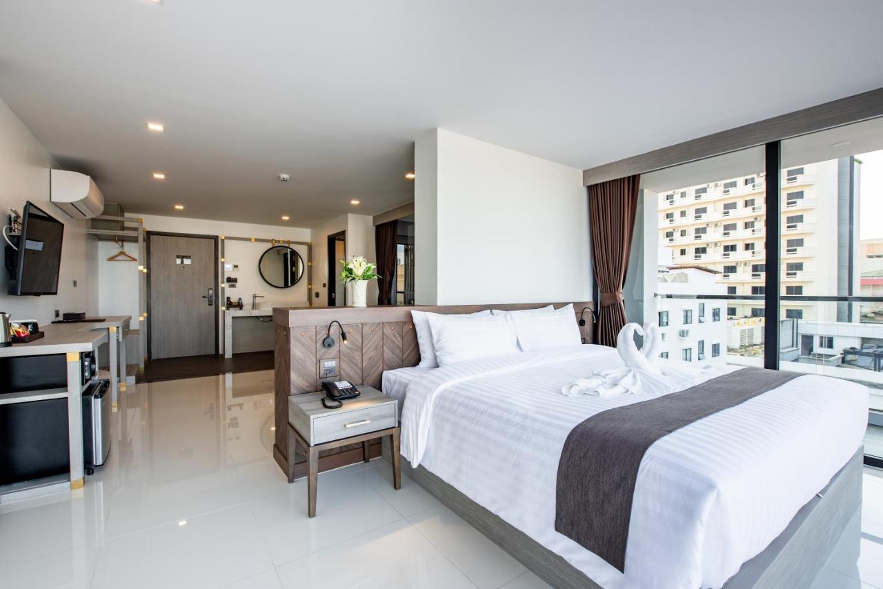 Blackwoods Hotel Pattaya - Sha Extra Plus Exterior photo A typical studio apartment