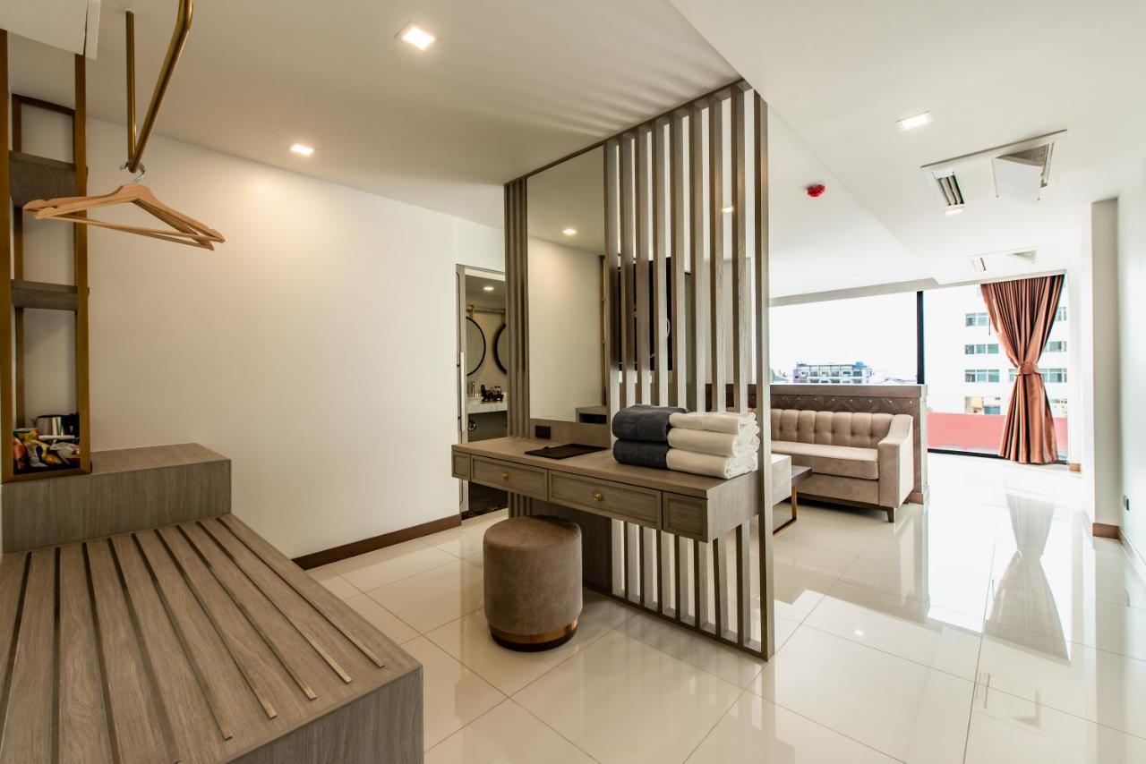 Blackwoods Hotel Pattaya - Sha Extra Plus Exterior photo A room at the hotel