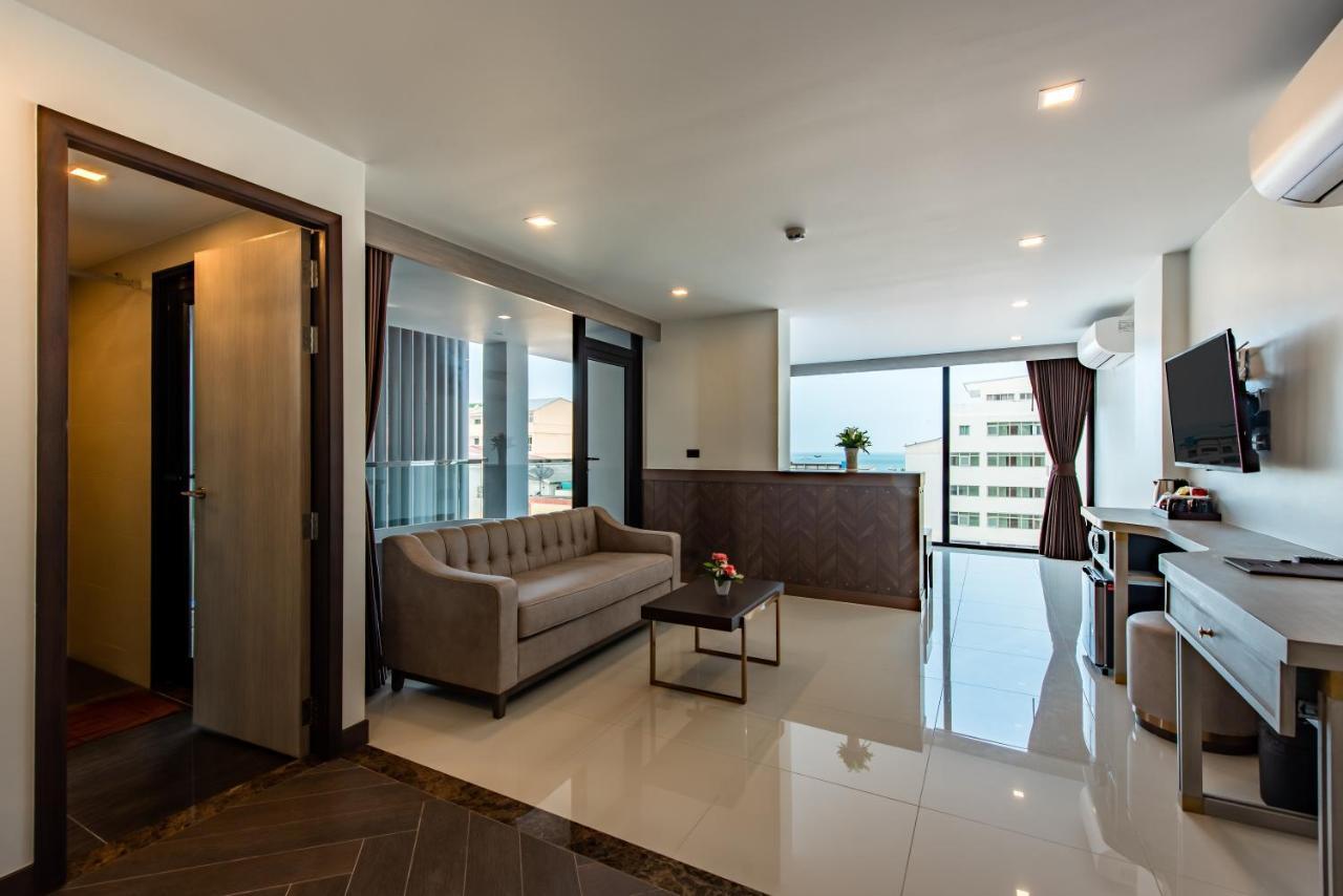 Blackwoods Hotel Pattaya - Sha Extra Plus Exterior photo A typical condominium interior