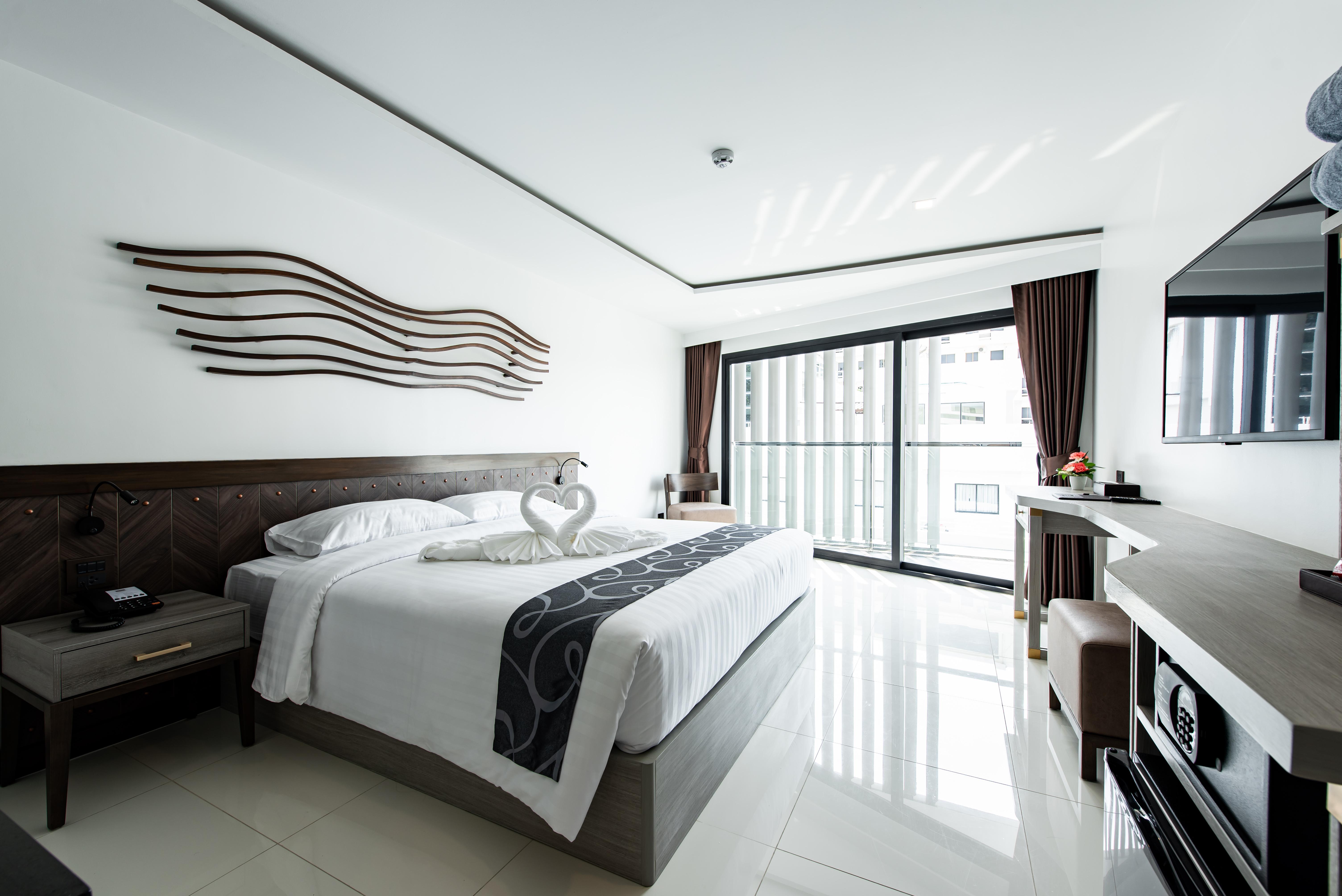 Blackwoods Hotel Pattaya - Sha Extra Plus Exterior photo Deluxe Room
