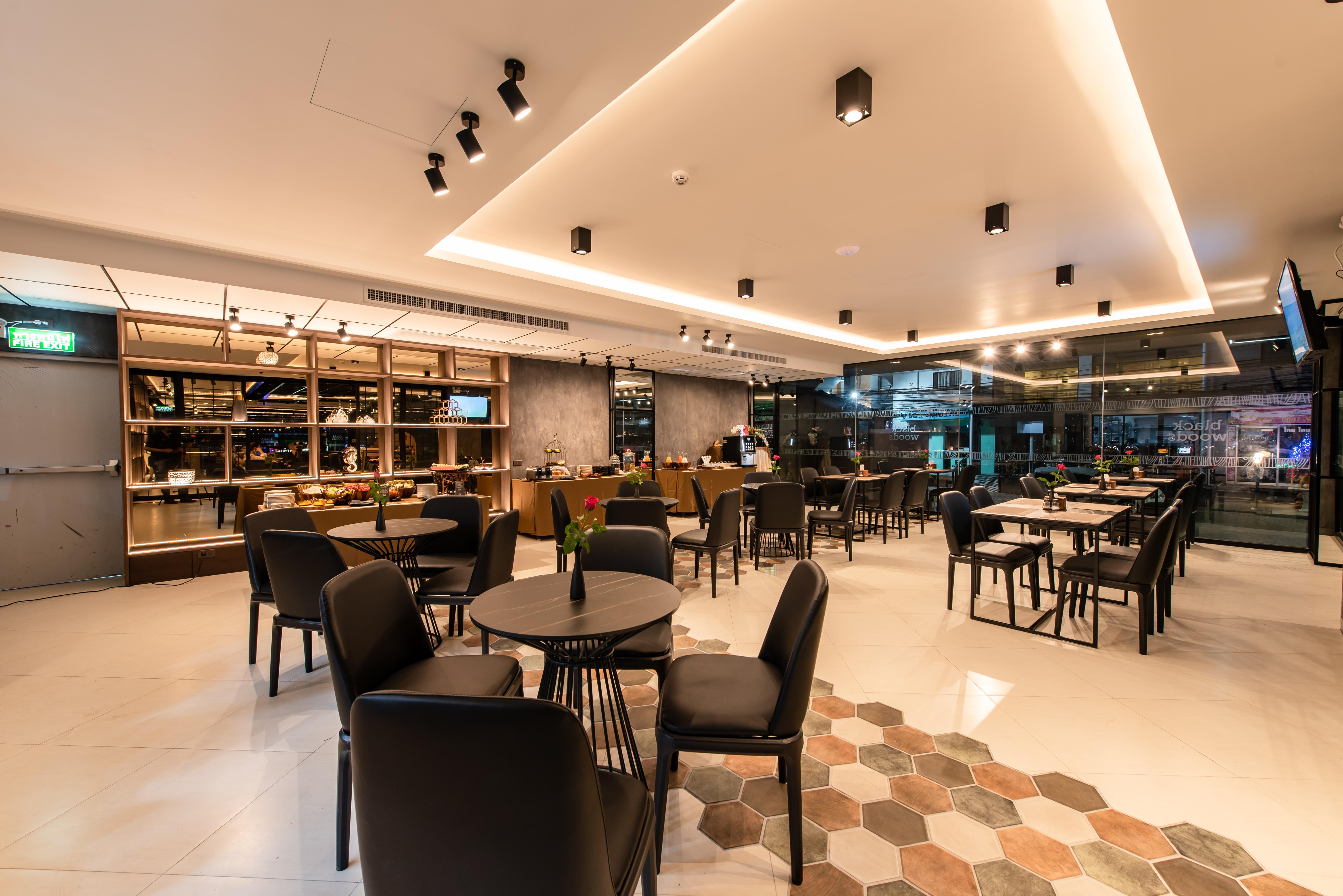 Blackwoods Hotel Pattaya - Sha Extra Plus Exterior photo The lounge at Suvarnabhumi Airport