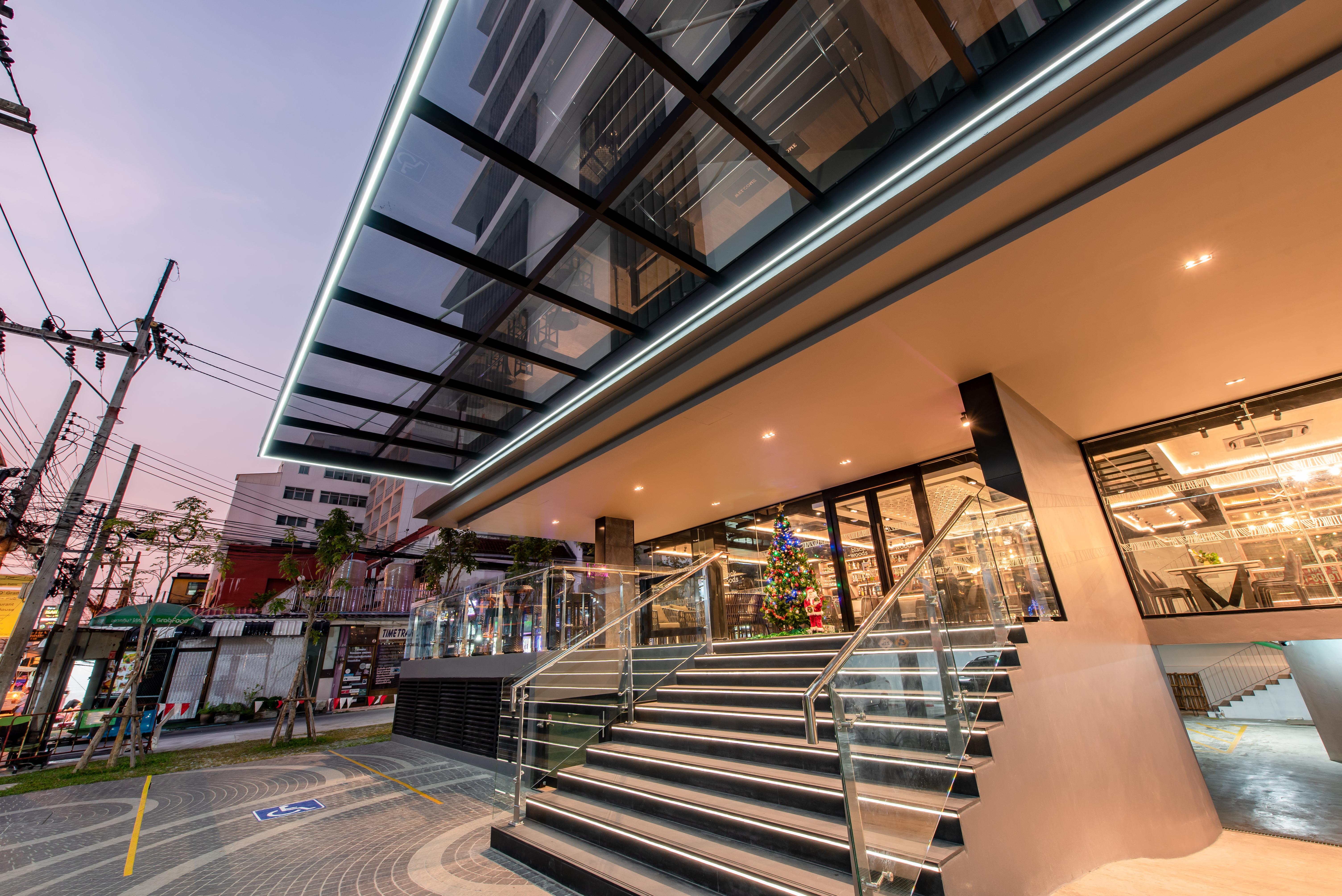 Blackwoods Hotel Pattaya - Sha Extra Plus Exterior photo Entrance